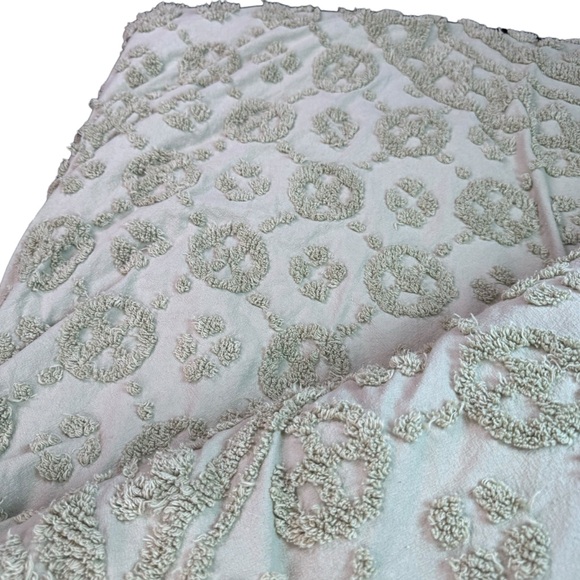 Chenille Sage Medalion Tufting Textured Bedspread with Fringe size King - Picture 3 of 16